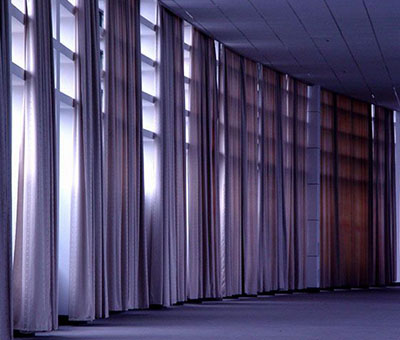 濟(jì)南某高校會(huì)演大廳 布簾工程